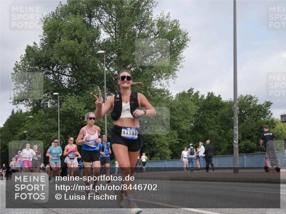 29.06.2025 - hella hamburg halbmarathon Luisa Fischer http://msf.ph/oto/8446702 29.06.2025 10:28:52 Kennedybrücke 18198, 6869, 1746, 15016, 11157, 1627, 1740, 2000, 3053, 3920, 4444, 6869, 8357 meine-sportfotos.de