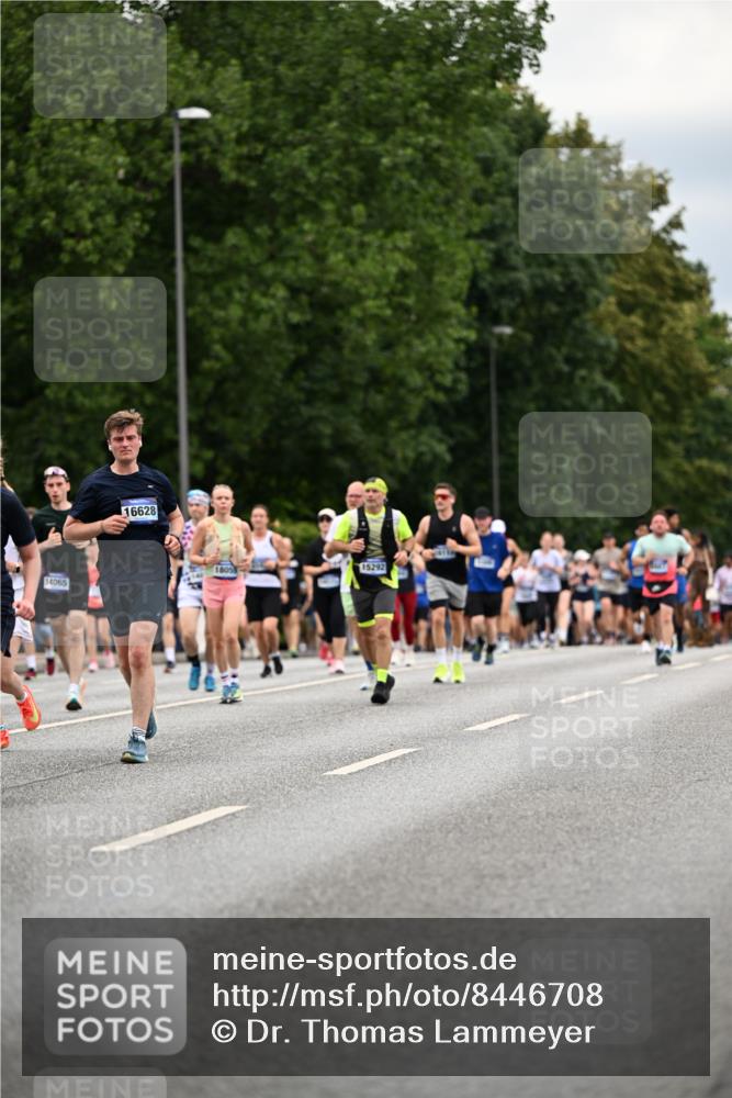 29.06.2025 - hella hamburg halbmarathon Dr. Thomas Lammeyer http://msf.ph/oto/8446708 29.06.2025 10:58:28 Kennedybrücke 1017, 1744, 1984, 2079, 2146, 2372, 2761, 3187, 3249, 3364, 4323, 4626, 4685, 4801, 4838, 5309, 5514, 5804, 5817, 5993, 6273, 6468, 6583, 6987, 7614, 8189, 8924, 9138, 9503, 9531, 9771, 10207, 11390 meine-sportfotos.de