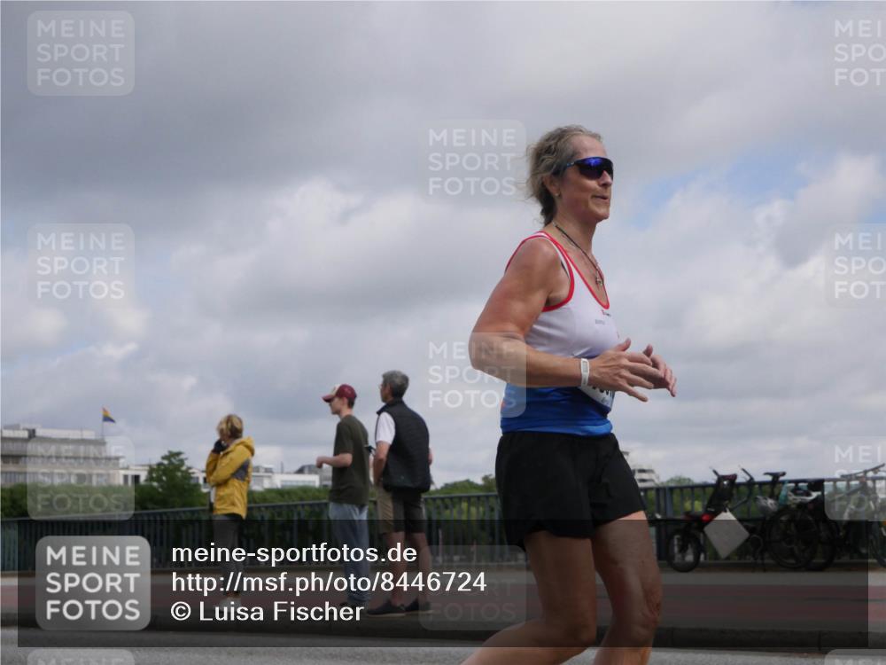 29.06.2025 - hella hamburg halbmarathon Luisa Fischer http://msf.ph/oto/8446724 29.06.2025 10:28:56 Kennedybrücke 1093, 1627, 1740, 2278, 3920, 6869, 8357 meine-sportfotos.de
