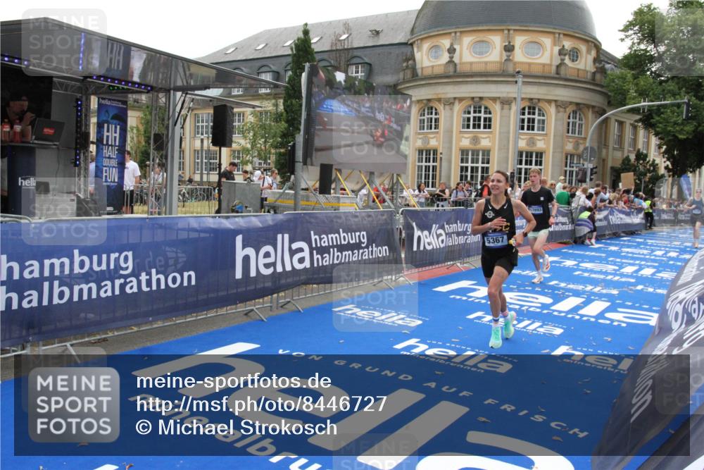 29.06.2025 - hella hamburg halbmarathon Michael Strokosch http://msf.ph/oto/8446727 29.06.2025 10:27:48 Ziel 1122, 5367, 8731, 17893 meine-sportfotos.de