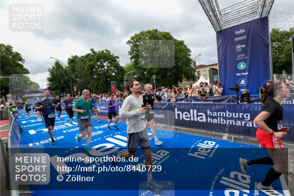 29.06.2025 - hella hamburg halbmarathon Zöllner http://msf.ph/oto/8446729 29.06.2025 10:57:53 Ziel 1972, 2034, 2806, 2883, 5391, 7138, 7269, 7833, 9820, 10599, 10703, 12440, 12523, 13376, 14737, 16517, 17201, 17543, 18492, 18727 meine-sportfotos.de