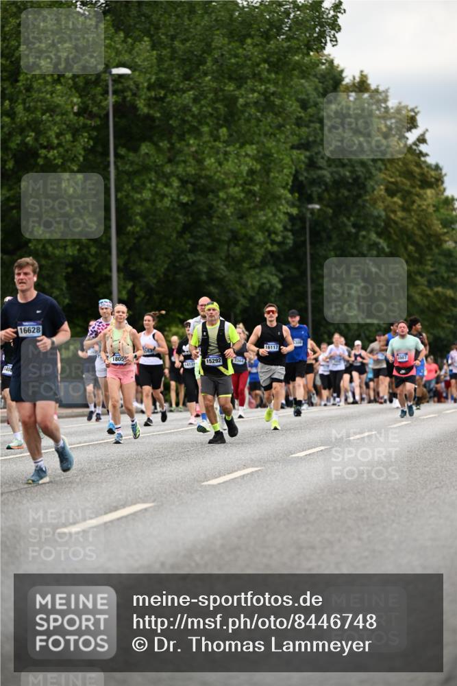 29.06.2025 - hella hamburg halbmarathon Dr. Thomas Lammeyer http://msf.ph/oto/8446748 29.06.2025 10:58:29 Kennedybrücke 1017, 1744, 1984, 2079, 2372, 2761, 3187, 3249, 3364, 4323, 4685, 4801, 4838, 5309, 5514, 5804, 5817, 5993, 6468, 6583, 6987, 7614, 8189, 8924, 9138, 9503, 9531, 9771, 10207, 11390 meine-sportfotos.de