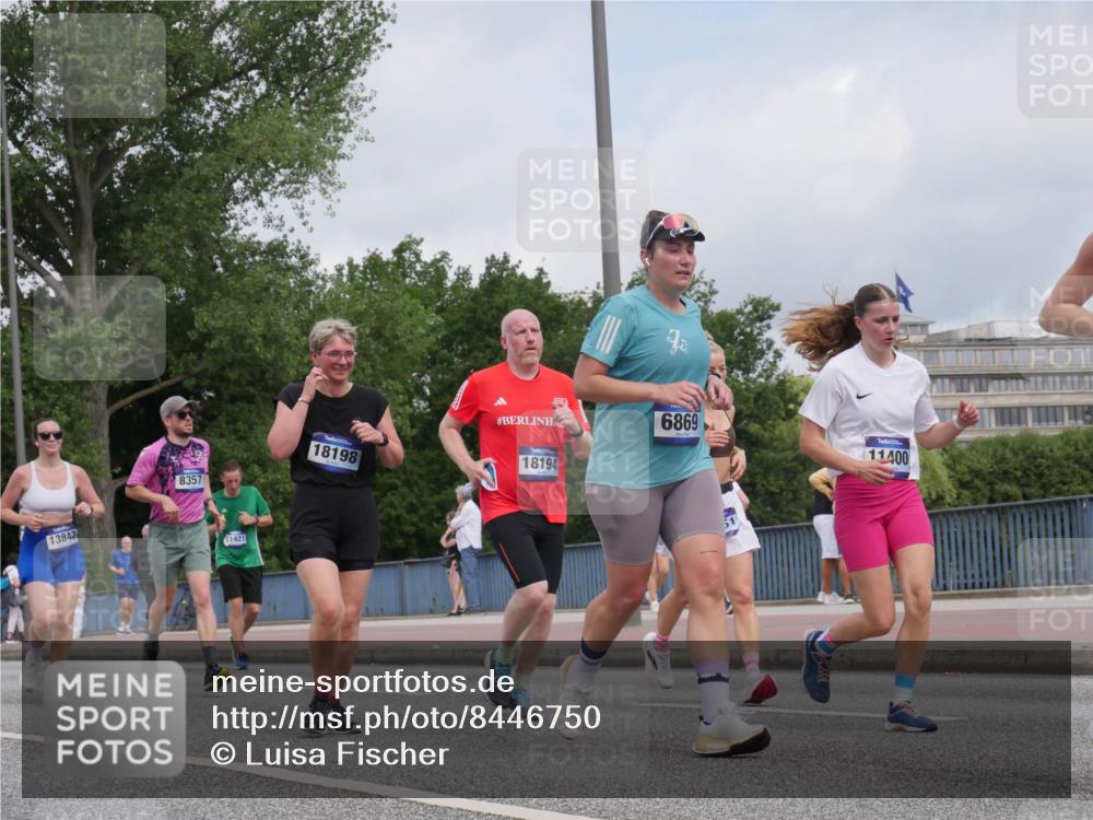 29.06.2025 - hella hamburg halbmarathon Luisa Fischer http://msf.ph/oto/8446750 29.06.2025 10:28:58 Kennedybrücke 13842, 8357, 11921, 18198, 18194, 6869, 11400, 1093, 1740, 2278, 6869, 8357 meine-sportfotos.de