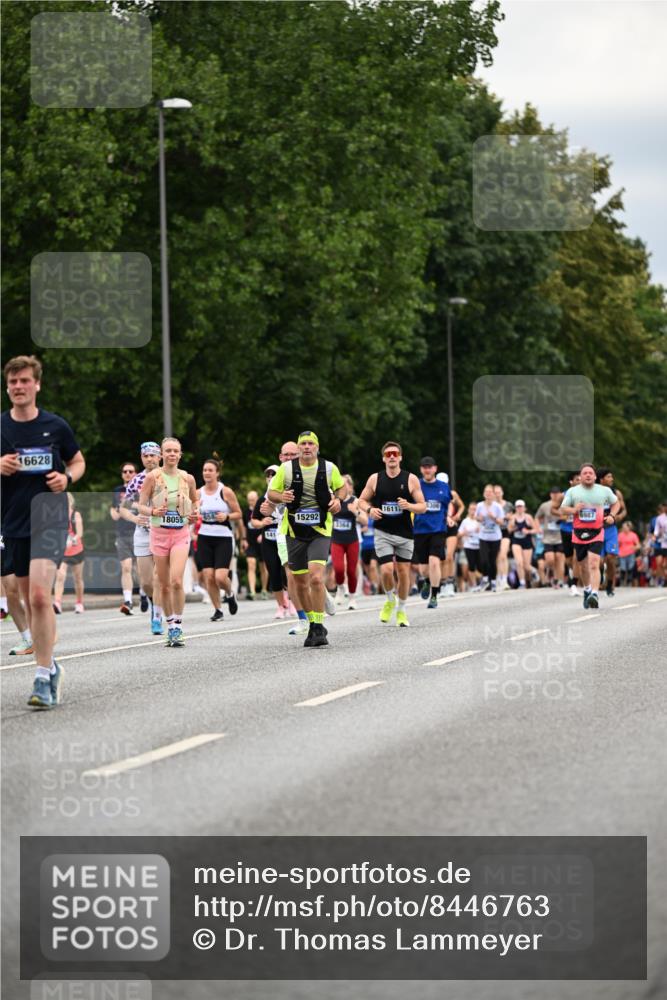 29.06.2025 - hella hamburg halbmarathon Dr. Thomas Lammeyer http://msf.ph/oto/8446763 29.06.2025 10:58:29 Kennedybrücke 1017, 1744, 1984, 2079, 2372, 2761, 3187, 3249, 3364, 4323, 4685, 4801, 4838, 5309, 5514, 5804, 5817, 5993, 6468, 6583, 6987, 7614, 8189, 8924, 9138, 9503, 9531, 9771, 10207, 11390 meine-sportfotos.de
