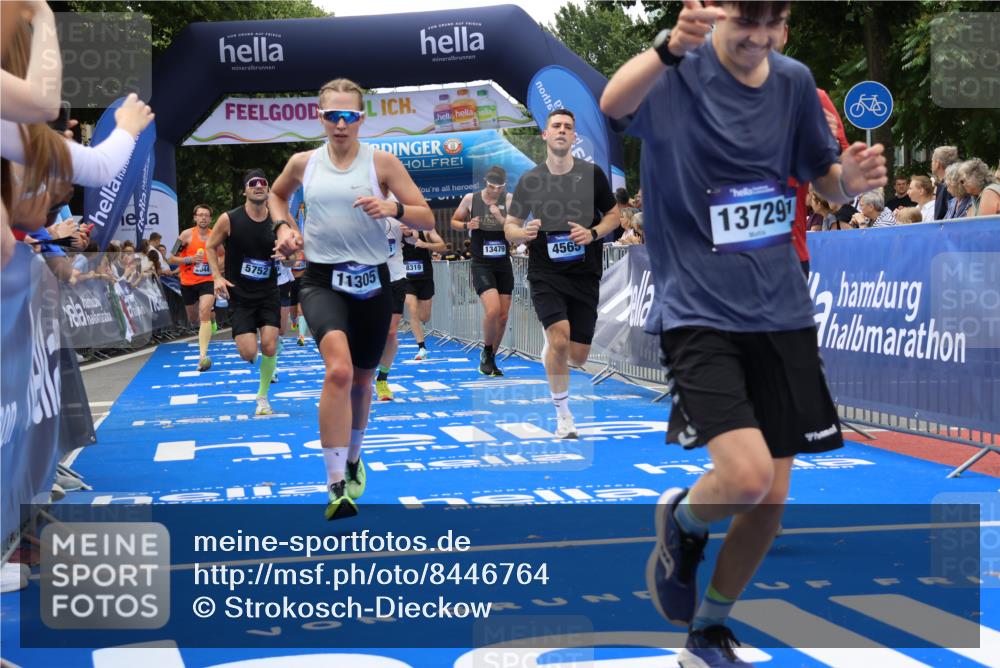 29.06.2025 - hella hamburg halbmarathon Strokosch-Dieckow http://msf.ph/oto/8446764 29.06.2025 10:39:14 Ziel 2044, 3282, 4565, 5752, 6037, 8319, 8925, 11305, 12046, 13479, 13729, 14311, 14359, 15556, 15866, 16656, 17646, 17668, 18149, 18547 meine-sportfotos.de