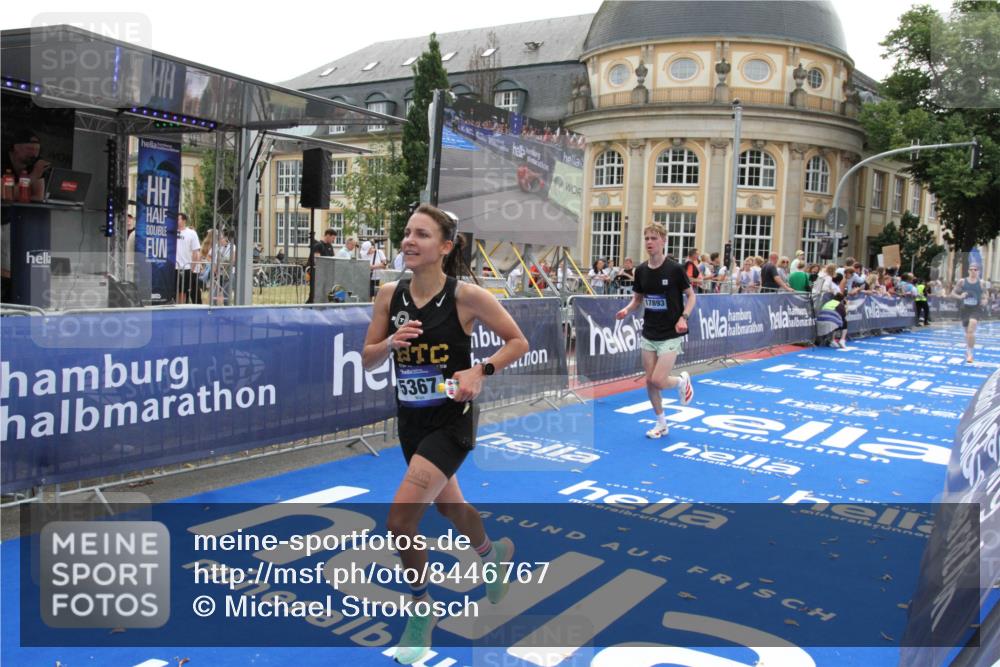 29.06.2025 - hella hamburg halbmarathon Michael Strokosch http://msf.ph/oto/8446767 29.06.2025 10:27:49 Ziel 1122, 5367, 17893 meine-sportfotos.de