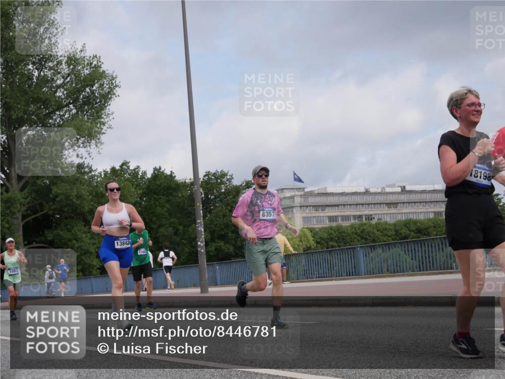29.06.2025 - hella hamburg halbmarathon Luisa Fischer http://msf.ph/oto/8446781 29.06.2025 10:29:01 Kennedybrücke 1093, 13842, 11921, 8357, 18198, 1093, 1305, 1740, 2278, 3961, 3963, 6869, 8357 meine-sportfotos.de