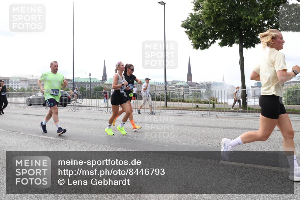 29.06.2025 - hella hamburg halbmarathon Lena Gebhardt http://msf.ph/oto/8446793 29.06.2025 10:30:10 Lombardsbrücke 65, 14304, 6735, 1097, 1547, 1694, 2302, 2699, 2901, 3443, 3573, 3613, 4580, 5063, 5322, 5350, 6598, 6616, 6626, 8388, 8792, 8941, 9095, 9937, 10162, 10880, 11376, 11444, 12227, 12305, 12349, 12350, 12504, 12537, 12688, 12710, 13031, 13418, 13810, 14304, 15266, 15938, 16182, 16601, 16604, 16735, 16769, 16864, 17529, 18046, 18385, 18503, 18671 meine-sportfotos.de