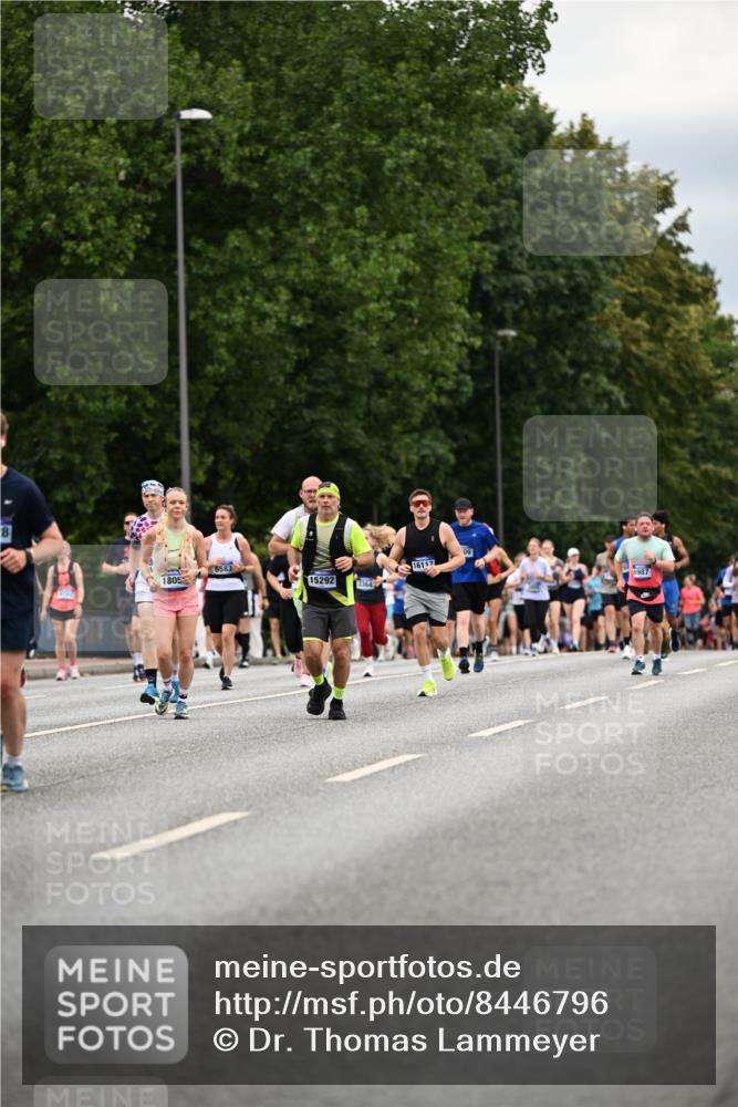 29.06.2025 - hella hamburg halbmarathon Dr. Thomas Lammeyer http://msf.ph/oto/8446796 29.06.2025 10:58:29 Kennedybrücke 1017, 1744, 1984, 2079, 2372, 2761, 3187, 3249, 3364, 4323, 4685, 4801, 4838, 5309, 5514, 5804, 5817, 5993, 6468, 6583, 6987, 7614, 8189, 8924, 9138, 9503, 9531, 9771, 10207, 11390 meine-sportfotos.de