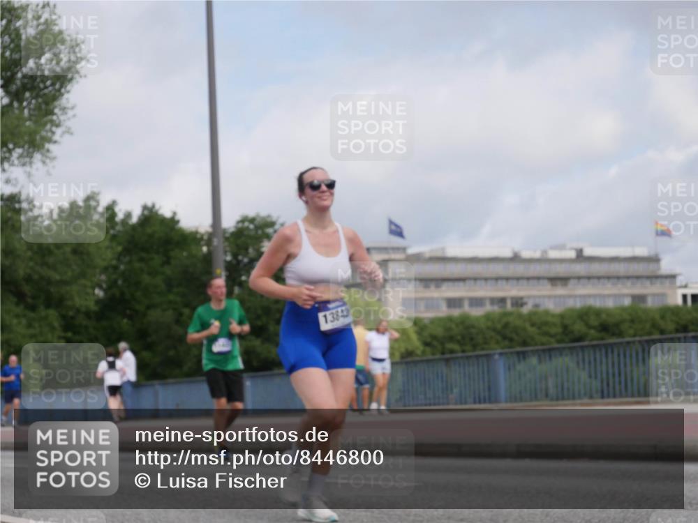 29.06.2025 - hella hamburg halbmarathon Luisa Fischer http://msf.ph/oto/8446800 29.06.2025 10:29:02 Kennedybrücke 13842, 1093, 1305, 1740, 2278, 3961, 3963, 6663, 6869, 8357 meine-sportfotos.de