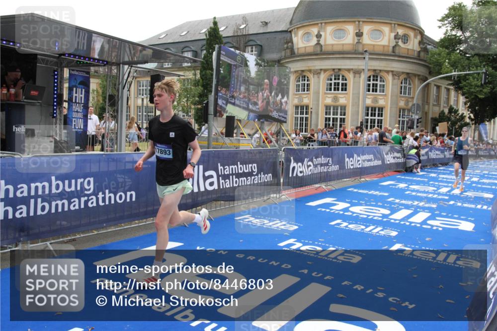 29.06.2025 - hella hamburg halbmarathon Michael Strokosch http://msf.ph/oto/8446803 29.06.2025 10:27:50 Ziel 1122, 5367, 17893 meine-sportfotos.de