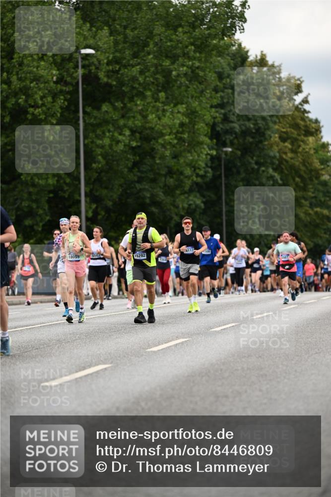 29.06.2025 - hella hamburg halbmarathon Dr. Thomas Lammeyer http://msf.ph/oto/8446809 29.06.2025 10:58:29 Kennedybrücke 1017, 1744, 1984, 2079, 2372, 2761, 3187, 3249, 3364, 4323, 4685, 4801, 4838, 5309, 5514, 5804, 5817, 5993, 6468, 6583, 6987, 7614, 8189, 8924, 9138, 9503, 9531, 9771, 10207, 11390 meine-sportfotos.de