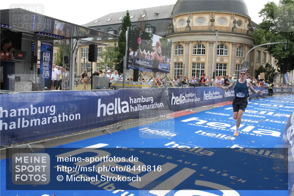 29.06.2025 - hella hamburg halbmarathon Michael Strokosch http://msf.ph/oto/8446816 29.06.2025 10:27:51 Ziel 1122, 17893 meine-sportfotos.de