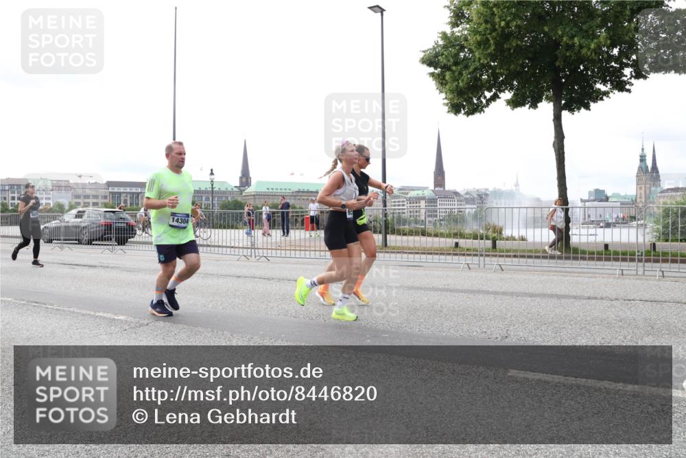 29.06.2025 - hella hamburg halbmarathon Lena Gebhardt http://msf.ph/oto/8446820 29.06.2025 10:30:10 Lombardsbrücke 14304, 1097, 1547, 1694, 2302, 2699, 2901, 3443, 3573, 3613, 4580, 5063, 5322, 5350, 6598, 6616, 6626, 8388, 8792, 8941, 9095, 9937, 10162, 10880, 11376, 11444, 12227, 12305, 12349, 12350, 12504, 12537, 12688, 12710, 13031, 13418, 13810, 14304, 15266, 15938, 16182, 16601, 16604, 16735, 16769, 16864, 17529, 18046, 18385, 18503, 18671 meine-sportfotos.de