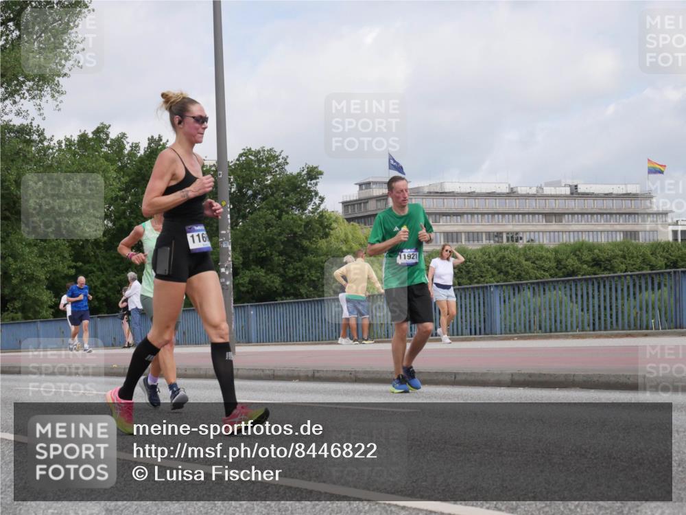 29.06.2025 - hella hamburg halbmarathon Luisa Fischer http://msf.ph/oto/8446822 29.06.2025 10:29:04 Kennedybrücke 116, 11921, 1093, 1305, 2278, 3961, 3963, 6663, 6869, 8357 meine-sportfotos.de