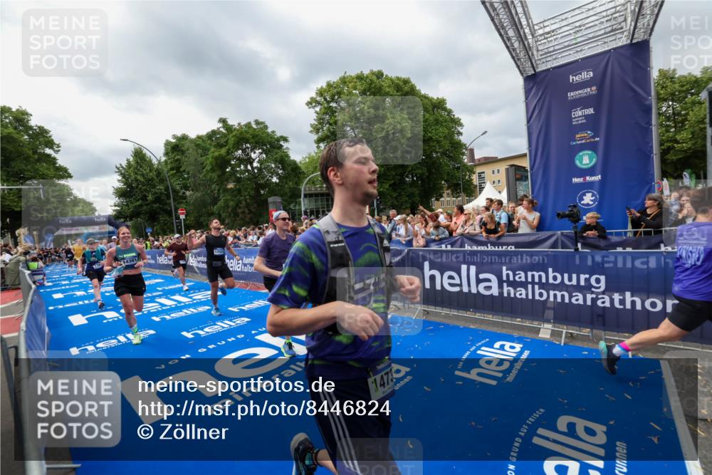 29.06.2025 - hella hamburg halbmarathon Zöllner http://msf.ph/oto/8446824 29.06.2025 10:57:54 Ziel 1972, 2034, 2806, 2883, 5391, 7138, 7269, 9820, 10599, 10703, 11394, 12440, 12523, 13376, 14737, 15349, 16517, 17543, 18492, 18727 meine-sportfotos.de