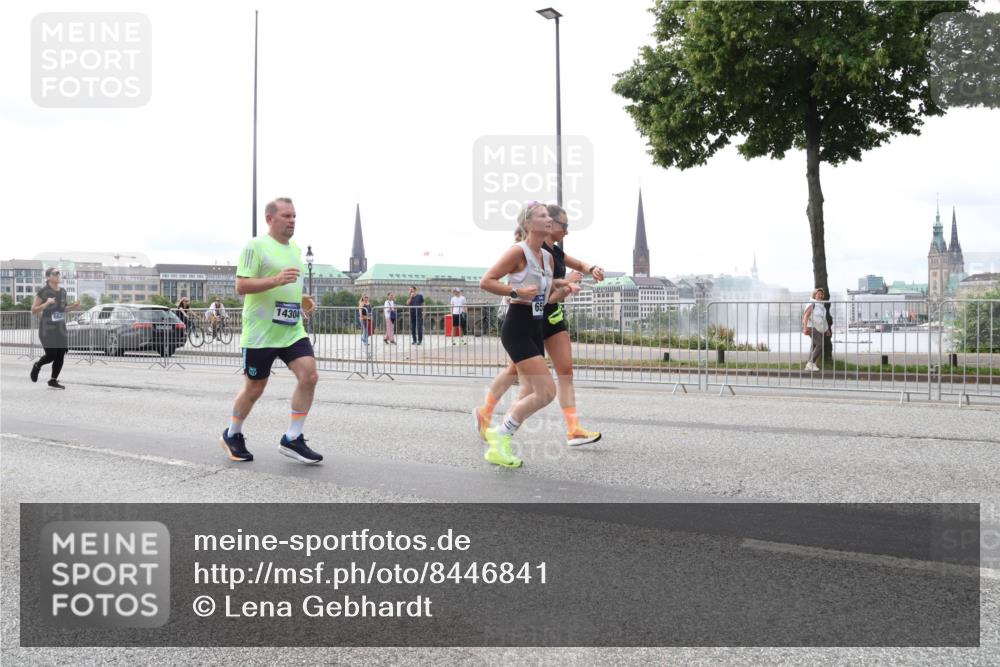 29.06.2025 - hella hamburg halbmarathon Lena Gebhardt http://msf.ph/oto/8446841 29.06.2025 10:30:10 Lombardsbrücke 14304, 1097, 1547, 1694, 2302, 2699, 2901, 3443, 3573, 3613, 4580, 5063, 5322, 5350, 6598, 6616, 6626, 8388, 8792, 8941, 9095, 9937, 10162, 10880, 11376, 11444, 12227, 12305, 12349, 12350, 12504, 12537, 12688, 12710, 13031, 13418, 13810, 14304, 15266, 15938, 16182, 16601, 16604, 16735, 16769, 16864, 17529, 18046, 18385, 18503, 18671 meine-sportfotos.de