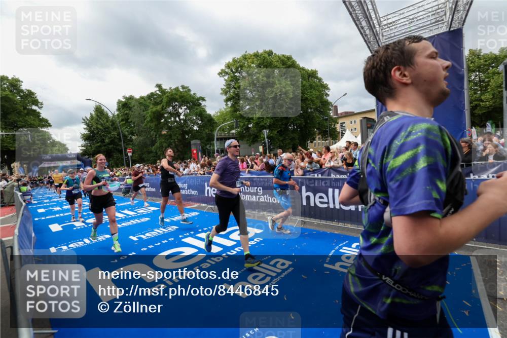 29.06.2025 - hella hamburg halbmarathon Zöllner http://msf.ph/oto/8446845 29.06.2025 10:57:55 Ziel 2034, 2806, 2883, 3575, 5391, 7138, 7159, 7269, 9820, 10599, 10703, 11394, 12523, 13376, 14737, 14881, 15349, 16517, 17543, 18492 meine-sportfotos.de