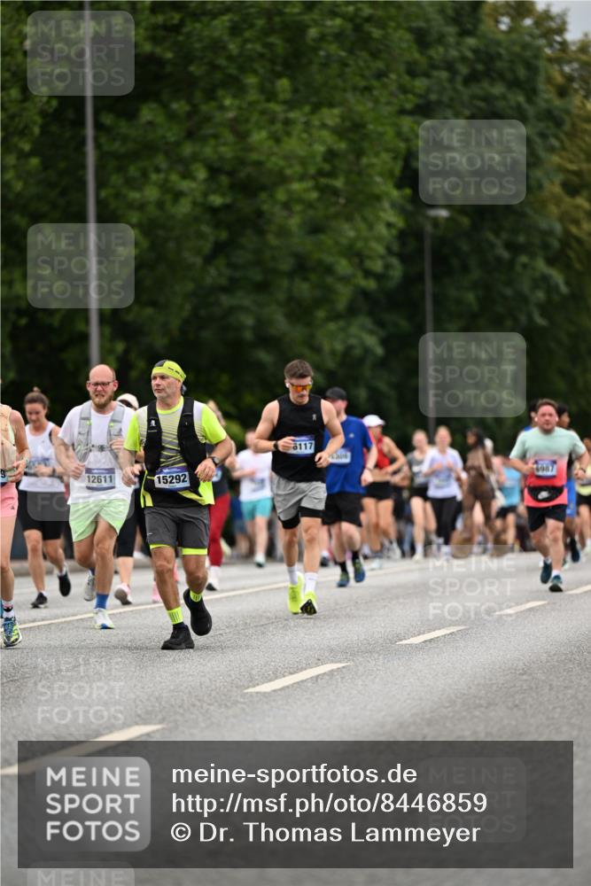 29.06.2025 - hella hamburg halbmarathon Dr. Thomas Lammeyer http://msf.ph/oto/8446859 29.06.2025 10:58:31 Kennedybrücke 1017, 1744, 2079, 2372, 2761, 3187, 3249, 3364, 4323, 4685, 4801, 4838, 5309, 5514, 5804, 5817, 5993, 6468, 6583, 6987, 7614, 8189, 8924, 9138, 9503, 9771, 10207, 11390 meine-sportfotos.de
