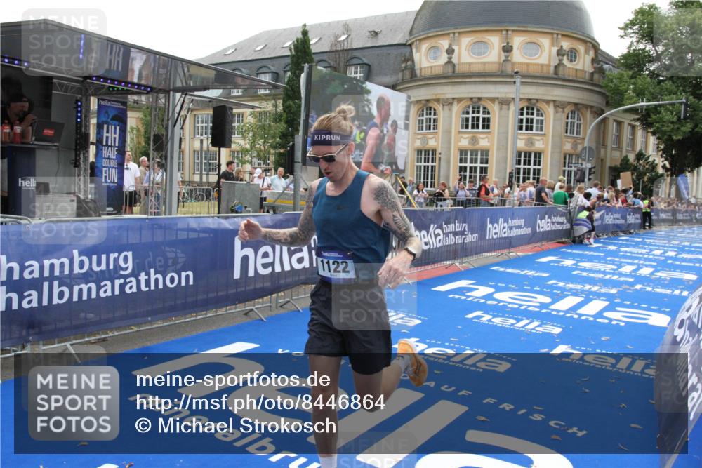 29.06.2025 - hella hamburg halbmarathon Michael Strokosch http://msf.ph/oto/8446864 29.06.2025 10:27:52 Ziel 1122, 17893 meine-sportfotos.de