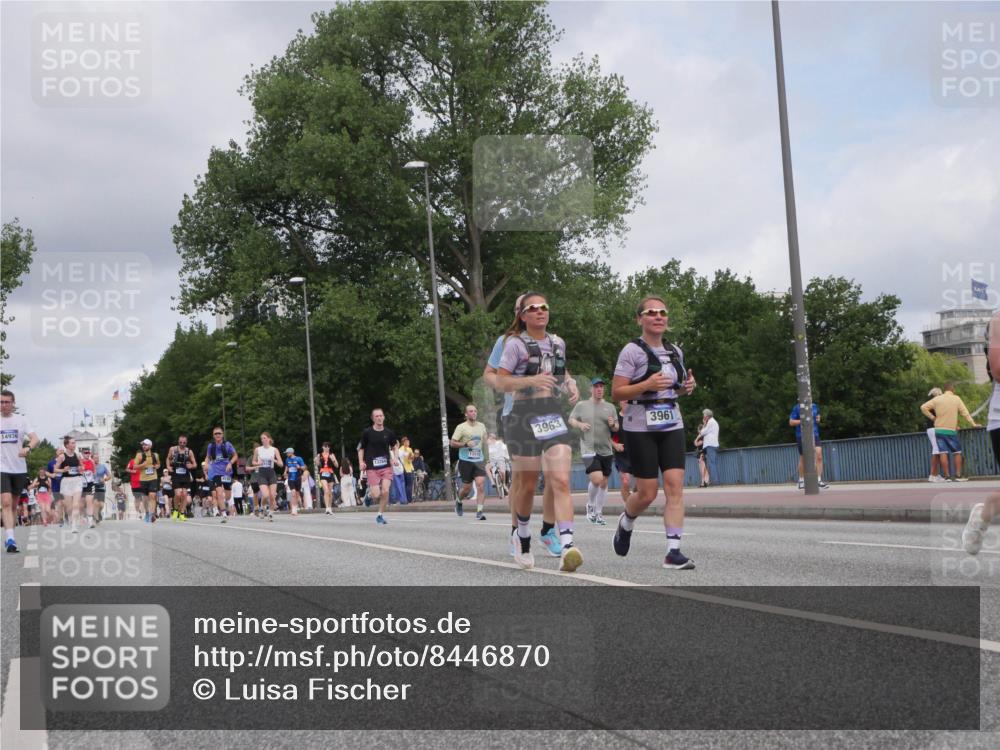 29.06.2025 - hella hamburg halbmarathon Luisa Fischer http://msf.ph/oto/8446870 29.06.2025 10:29:06 Kennedybrücke 14936, 13264, 13510, 3963, 3961, 1093, 1305, 2278, 3961, 3963, 6663, 9186 meine-sportfotos.de