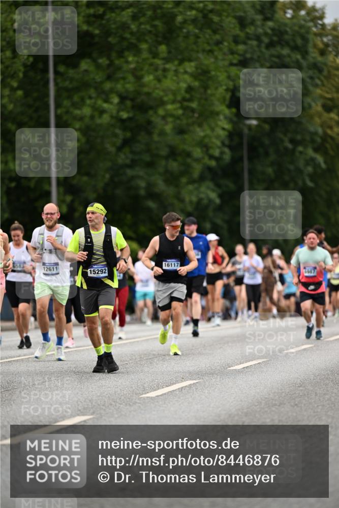 29.06.2025 - hella hamburg halbmarathon Dr. Thomas Lammeyer http://msf.ph/oto/8446876 29.06.2025 10:58:31 Kennedybrücke 1017, 1744, 2079, 2372, 2761, 3187, 3249, 3364, 4323, 4685, 4801, 4838, 5309, 5514, 5804, 5817, 5993, 6468, 6583, 6987, 7614, 8189, 8924, 9138, 9503, 9771, 10207, 11390 meine-sportfotos.de