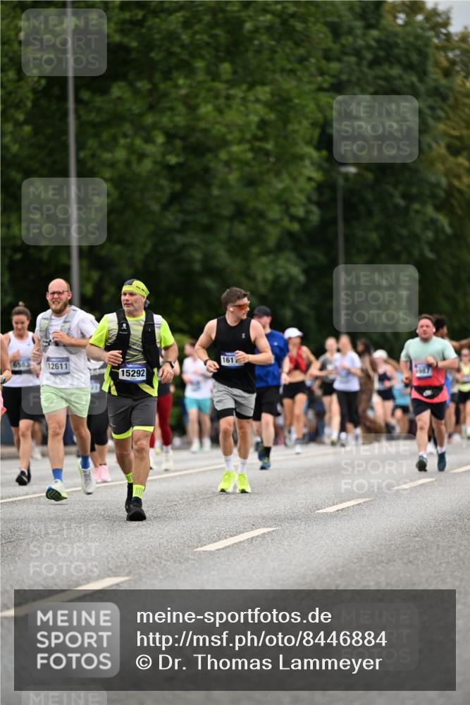 29.06.2025 - hella hamburg halbmarathon Dr. Thomas Lammeyer http://msf.ph/oto/8446884 29.06.2025 10:58:31 Kennedybrücke 1017, 1744, 2079, 2372, 2761, 3187, 3249, 3364, 4323, 4685, 4801, 4838, 5309, 5514, 5804, 5817, 5993, 6468, 6583, 6987, 7614, 8189, 8924, 9138, 9503, 9771, 10207, 11390 meine-sportfotos.de