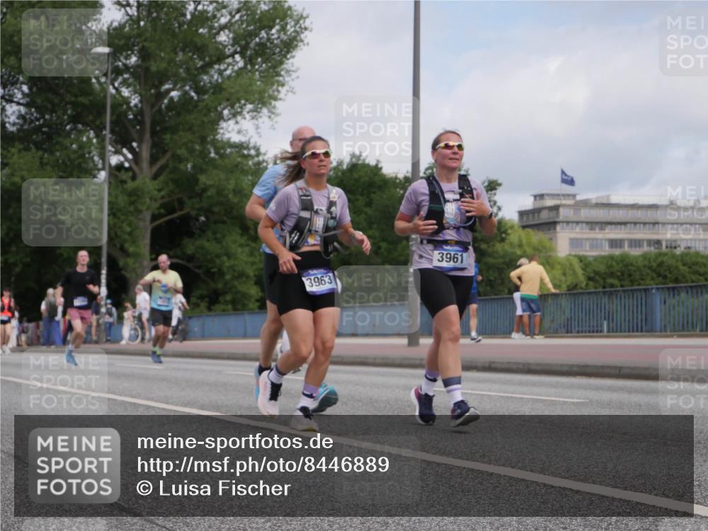 29.06.2025 - hella hamburg halbmarathon Luisa Fischer http://msf.ph/oto/8446889 29.06.2025 10:29:07 Kennedybrücke 3963, 3961, 1093, 1305, 2278, 3961, 3963, 6663, 9186 meine-sportfotos.de