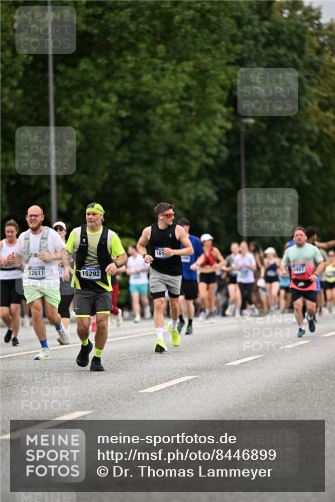 29.06.2025 - hella hamburg halbmarathon Dr. Thomas Lammeyer http://msf.ph/oto/8446899 29.06.2025 10:58:31 Kennedybrücke 1017, 1744, 2079, 2372, 2761, 3187, 3249, 3364, 4323, 4685, 4801, 4838, 5309, 5514, 5804, 5817, 5993, 6468, 6583, 6987, 7614, 8189, 8924, 9138, 9503, 9771, 10207, 11390 meine-sportfotos.de