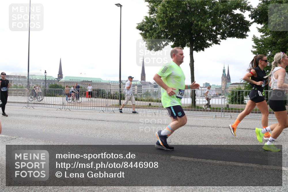 29.06.2025 - hella hamburg halbmarathon Lena Gebhardt http://msf.ph/oto/8446908 29.06.2025 10:30:11 Lombardsbrücke 6626, 143, 1097, 1547, 1694, 2302, 2699, 2901, 3443, 3573, 3613, 4580, 5063, 5322, 6598, 6616, 6626, 8388, 8792, 8941, 9095, 10162, 10880, 11376, 11444, 12227, 12305, 12349, 12350, 12504, 12537, 12687, 12688, 12710, 13031, 13418, 13810, 14304, 15266, 15938, 16182, 16601, 16604, 16735, 16769, 16864, 17529, 18046, 18385, 18503, 18671 meine-sportfotos.de