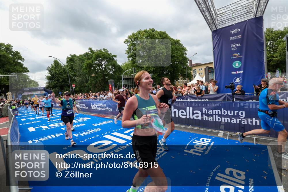 29.06.2025 - hella hamburg halbmarathon Zöllner http://msf.ph/oto/8446915 29.06.2025 10:57:56 Ziel 2025, 2034, 2806, 2883, 3093, 3575, 7138, 7159, 7189, 7269, 9820, 10599, 10703, 11394, 12523, 13376, 14881, 15349, 16517, 17543, 18492 meine-sportfotos.de
