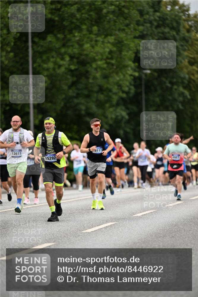 29.06.2025 - hella hamburg halbmarathon Dr. Thomas Lammeyer http://msf.ph/oto/8446922 29.06.2025 10:58:31 Kennedybrücke 1017, 1744, 2079, 2372, 2761, 3187, 3249, 3364, 4323, 4685, 4801, 4838, 5309, 5514, 5804, 5817, 5993, 6468, 6583, 6987, 7614, 8189, 8924, 9138, 9503, 9771, 10207, 11390 meine-sportfotos.de