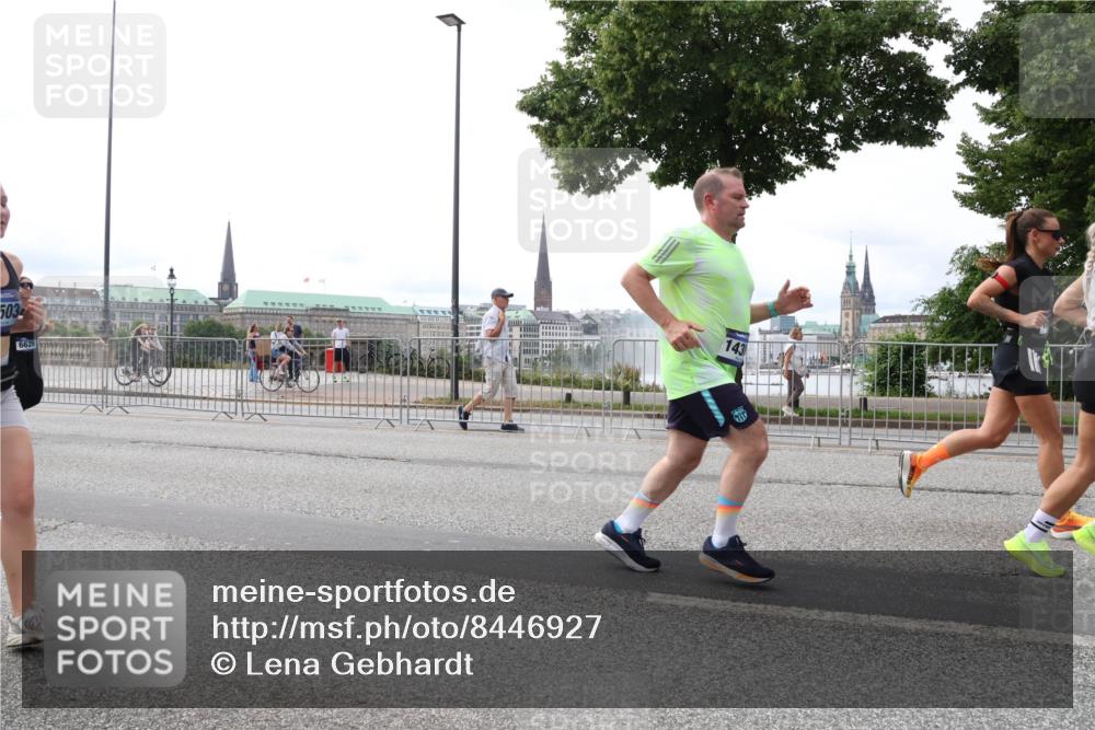 29.06.2025 - hella hamburg halbmarathon Lena Gebhardt http://msf.ph/oto/8446927 29.06.2025 10:30:11 Lombardsbrücke 503, 6626, 143, 1097, 1547, 1694, 2302, 2699, 2901, 3443, 3573, 3613, 4580, 5063, 5322, 6598, 6616, 6626, 8388, 8792, 8941, 9095, 10162, 10880, 11376, 11444, 12227, 12305, 12349, 12350, 12504, 12537, 12687, 12688, 12710, 13031, 13418, 13810, 14304, 15266, 15938, 16182, 16601, 16604, 16735, 16769, 16864, 17529, 18046, 18385, 18503, 18671 meine-sportfotos.de