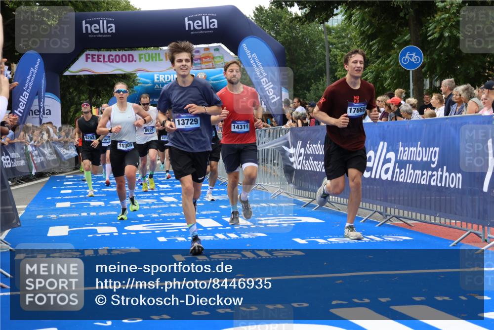 29.06.2025 - hella hamburg halbmarathon Strokosch-Dieckow http://msf.ph/oto/8446935 29.06.2025 10:39:13 Ziel 1445, 2044, 3282, 4565, 4759, 5752, 6037, 8319, 8925, 11305, 12046, 12137, 13479, 13729, 14311, 15556, 16656, 17646, 17668, 18149, 18547 meine-sportfotos.de