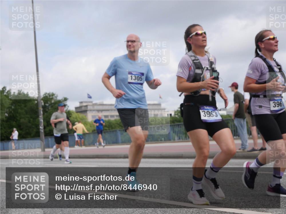 29.06.2025 - hella hamburg halbmarathon Luisa Fischer http://msf.ph/oto/8446940 29.06.2025 10:29:09 Kennedybrücke 1305, 3963, 396, 1093, 1305, 2278, 3961, 3963, 5028, 6663, 9186 meine-sportfotos.de