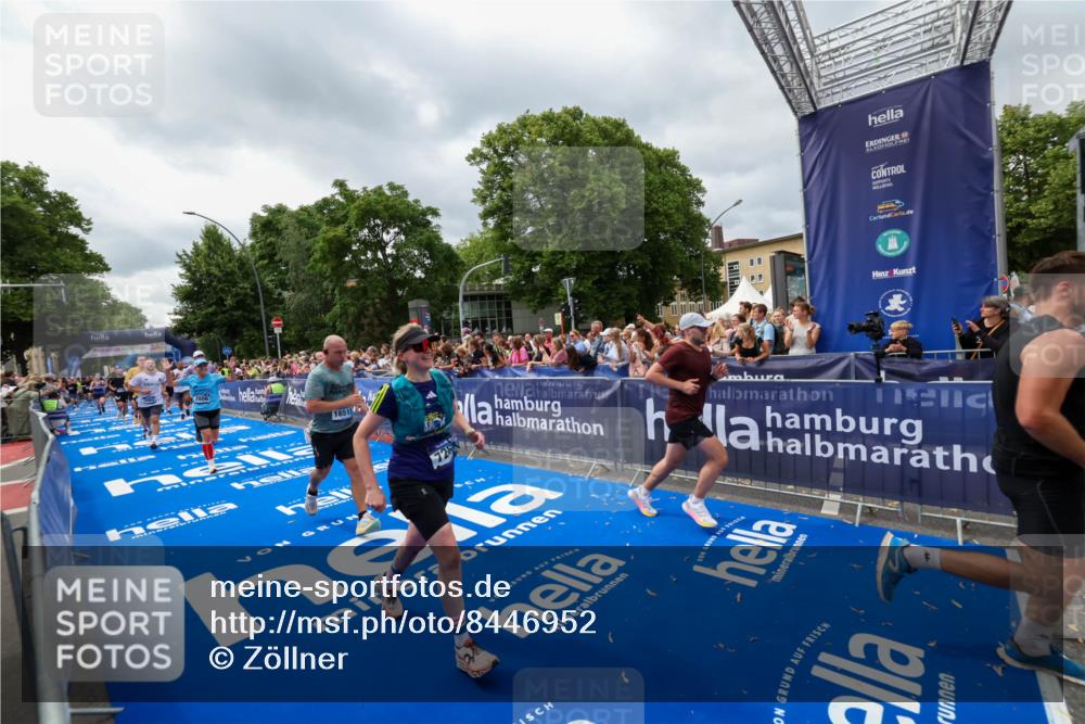 29.06.2025 - hella hamburg halbmarathon Zöllner http://msf.ph/oto/8446952 29.06.2025 10:57:56 Ziel 2025, 2034, 2806, 2883, 3093, 3575, 7138, 7159, 7189, 7269, 9820, 10599, 10703, 11394, 12523, 13376, 14881, 15349, 16517, 17543, 18492 meine-sportfotos.de