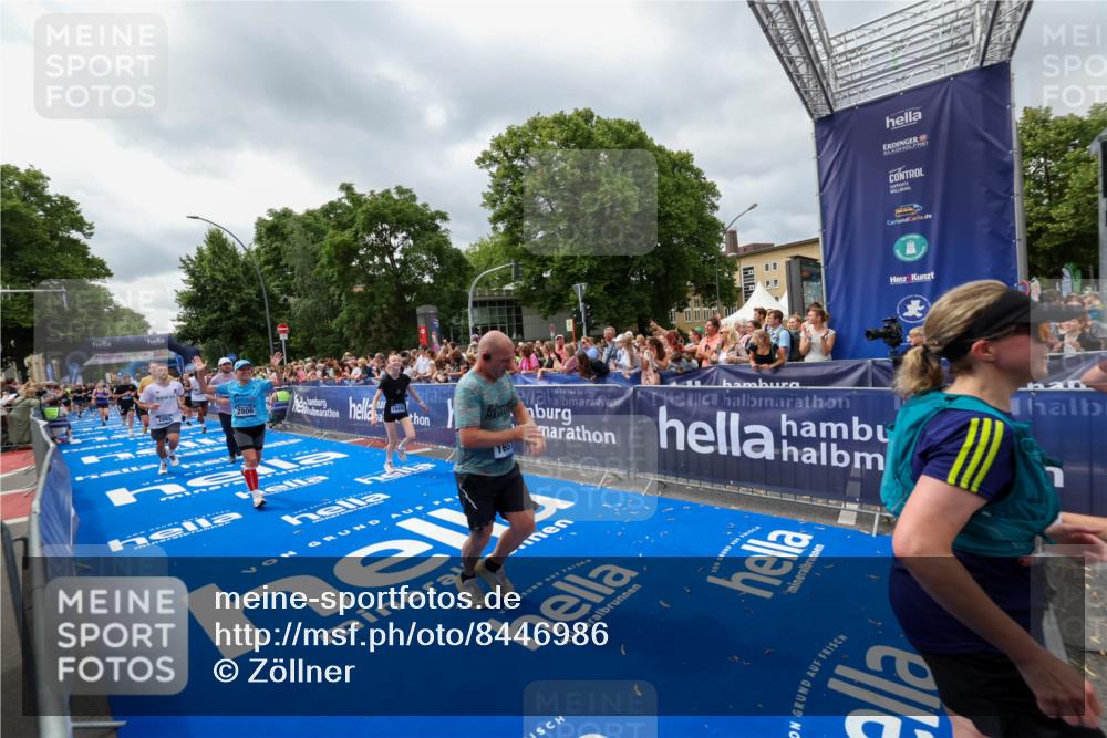 29.06.2025 - hella hamburg halbmarathon Zöllner http://msf.ph/oto/8446986 29.06.2025 10:57:57 Ziel 2025, 2806, 2883, 3093, 3575, 7138, 7159, 7189, 7269, 9820, 10703, 11394, 12523, 13376, 14881, 15349, 16517, 17543, 18492 meine-sportfotos.de