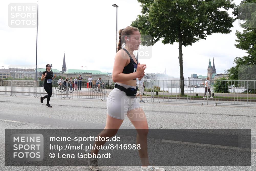 29.06.2025 - hella hamburg halbmarathon Lena Gebhardt http://msf.ph/oto/8446988 29.06.2025 10:30:12 Lombardsbrücke 6626, 1097, 1547, 1694, 2302, 2699, 2901, 3443, 3573, 3613, 4580, 5063, 5322, 6598, 6616, 6626, 8388, 8792, 8941, 9095, 10162, 10880, 11376, 12305, 12349, 12350, 12504, 12537, 12687, 12688, 12710, 13031, 13418, 13810, 14304, 14421, 15266, 15789, 15938, 16182, 16504, 16601, 16604, 16735, 16769, 16864, 17529, 18046, 18385, 18503, 18671 meine-sportfotos.de