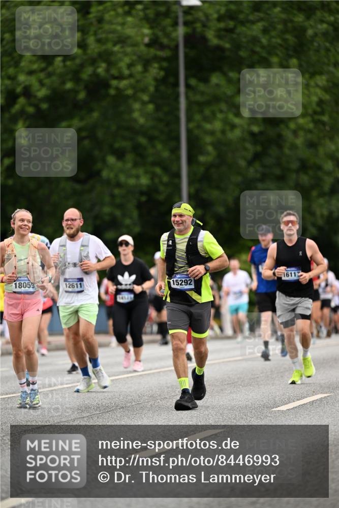 29.06.2025 - hella hamburg halbmarathon Dr. Thomas Lammeyer http://msf.ph/oto/8446993 29.06.2025 10:58:33 Kennedybrücke 1017, 1744, 2079, 2372, 2600, 2761, 3187, 3249, 3364, 4323, 4685, 4801, 4838, 5309, 5514, 5804, 5993, 6468, 6583, 6987, 7614, 7946, 8924, 9130, 9138, 9503, 9771, 10207, 11390 meine-sportfotos.de