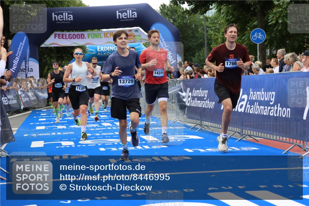 29.06.2025 - hella hamburg halbmarathon Strokosch-Dieckow http://msf.ph/oto/8446995 29.06.2025 10:39:13 Ziel 1445, 2044, 3282, 4565, 4759, 5752, 6037, 8319, 8925, 11305, 12046, 12137, 13479, 13729, 14311, 15556, 16656, 17646, 17668, 18149, 18547 meine-sportfotos.de