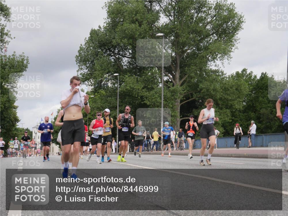 29.06.2025 - hella hamburg halbmarathon Luisa Fischer http://msf.ph/oto/8446999 29.06.2025 10:29:14 Kennedybrücke 4378, 12505, 10846, 5028, 3765, 12074, 3765, 4378, 5028, 6663, 9186 meine-sportfotos.de