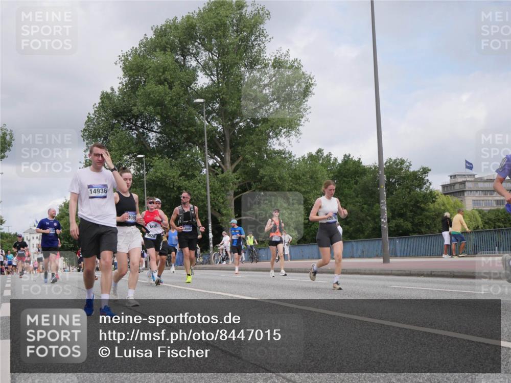 29.06.2025 - hella hamburg halbmarathon Luisa Fischer http://msf.ph/oto/8447015 29.06.2025 10:29:15 Kennedybrücke 14936, 408, 5028, 3765, 2074, 3765, 4378, 5028, 6478, 6663, 9186, 10845, 10846 meine-sportfotos.de