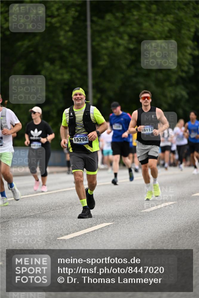 29.06.2025 - hella hamburg halbmarathon Dr. Thomas Lammeyer http://msf.ph/oto/8447020 29.06.2025 10:58:34 Kennedybrücke 1017, 1744, 2079, 2372, 2600, 2761, 3187, 3249, 3364, 4323, 4685, 4720, 4801, 4838, 5309, 5514, 5804, 5933, 5993, 6468, 6583, 6987, 7614, 7946, 8924, 9130, 9138, 9503, 9771, 10207, 11390 meine-sportfotos.de