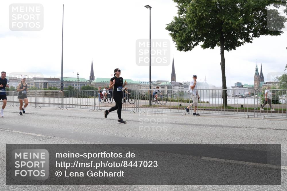 29.06.2025 - hella hamburg halbmarathon Lena Gebhardt http://msf.ph/oto/8447023 29.06.2025 10:30:13 Lombardsbrücke 16604, 6626, 1097, 1547, 1694, 2302, 2699, 2901, 3443, 3573, 3613, 4575, 4580, 4819, 5063, 5322, 6598, 6616, 6626, 8388, 8792, 8941, 9095, 10162, 10880, 11376, 12305, 12349, 12350, 12504, 12537, 12687, 12688, 12710, 13031, 13418, 13810, 14304, 14421, 15266, 15789, 15938, 16182, 16504, 16601, 16604, 16735, 16769, 16864, 17529, 18046, 18385, 18503, 18671 meine-sportfotos.de