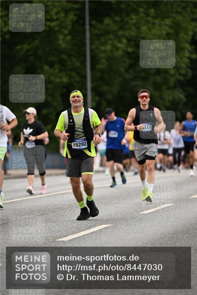 29.06.2025 - hella hamburg halbmarathon Dr. Thomas Lammeyer http://msf.ph/oto/8447030 29.06.2025 10:58:34 Kennedybrücke 1017, 1744, 2079, 2372, 2600, 2761, 3187, 3249, 3364, 4323, 4685, 4720, 4801, 4838, 5309, 5514, 5804, 5933, 5993, 6468, 6583, 6987, 7614, 7946, 8924, 9130, 9138, 9503, 9771, 10207, 11390 meine-sportfotos.de