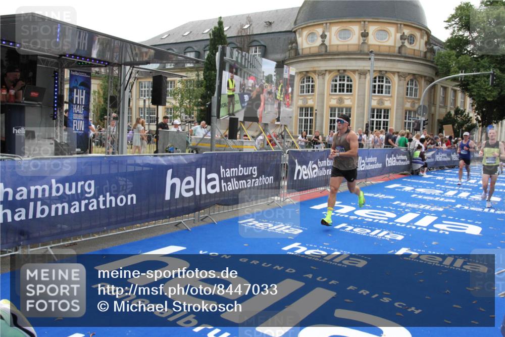 29.06.2025 - hella hamburg halbmarathon Michael Strokosch http://msf.ph/oto/8447033 29.06.2025 10:28:04 Ziel 10106, 10485, 12189, 13383, 14757, 17488 meine-sportfotos.de