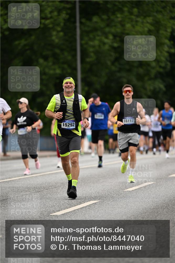 29.06.2025 - hella hamburg halbmarathon Dr. Thomas Lammeyer http://msf.ph/oto/8447040 29.06.2025 10:58:34 Kennedybrücke 1017, 1744, 2079, 2372, 2600, 2761, 3187, 3249, 3364, 4323, 4685, 4720, 4801, 4838, 5309, 5514, 5804, 5933, 5993, 6468, 6583, 6987, 7614, 7946, 8924, 9130, 9138, 9503, 9771, 10207, 11390 meine-sportfotos.de