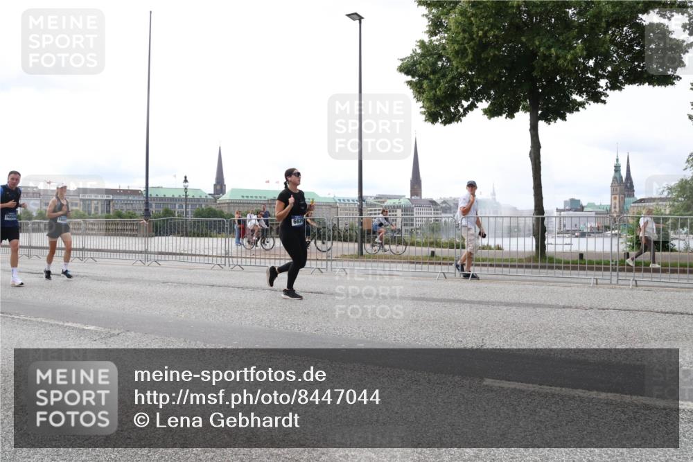 29.06.2025 - hella hamburg halbmarathon Lena Gebhardt http://msf.ph/oto/8447044 29.06.2025 10:30:13 Lombardsbrücke 6626, 1097, 1547, 1694, 2302, 2699, 2901, 3443, 3573, 3613, 4575, 4580, 4819, 5063, 5322, 6598, 6616, 6626, 8388, 8792, 8941, 9095, 10162, 10880, 11376, 12305, 12349, 12350, 12504, 12537, 12687, 12688, 12710, 13031, 13418, 13810, 14304, 14421, 15266, 15789, 15938, 16182, 16504, 16601, 16604, 16735, 16769, 16864, 17529, 18046, 18385, 18503, 18671 meine-sportfotos.de