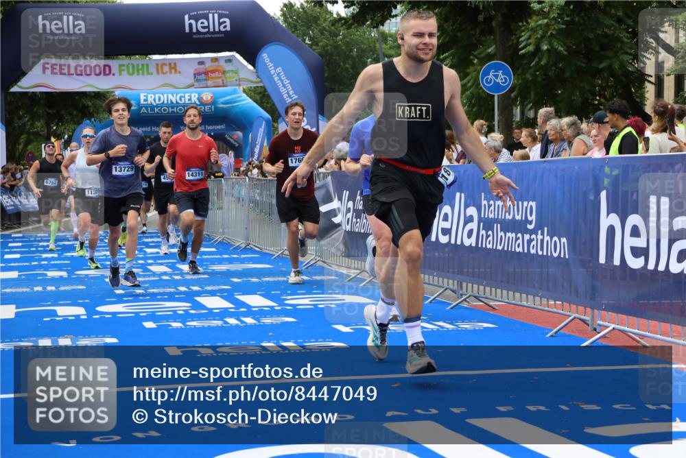 29.06.2025 - hella hamburg halbmarathon Strokosch-Dieckow http://msf.ph/oto/8447049 29.06.2025 10:39:12 Ziel 1445, 2044, 3282, 4565, 4759, 5752, 6037, 6686, 6687, 8319, 8925, 11305, 11619, 12046, 12137, 13479, 13729, 14311, 15556, 16656, 17646, 17668, 18149, 18547 meine-sportfotos.de