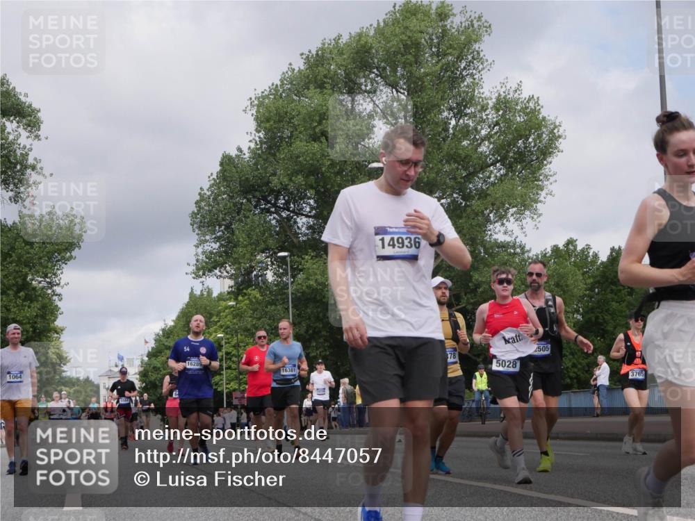 29.06.2025 - hella hamburg halbmarathon Luisa Fischer http://msf.ph/oto/8447057 29.06.2025 10:29:17 Kennedybrücke 1064, 5564, 54, 16289, 16381, 14726, 14936, 378, 5028, 2505, 3765, 3765, 4378, 5028, 5564, 6478, 8079, 8881, 9186, 10845, 10846 meine-sportfotos.de